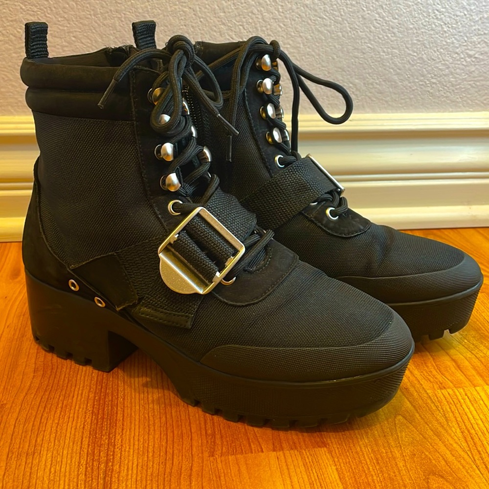 ‼️Steve Madden Combat Ankle Rise boots‼️